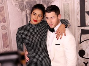 Priyanka Chopra Akan Pakai Gaun Ralph Lauren Saat Dinikahi Nick Jonas