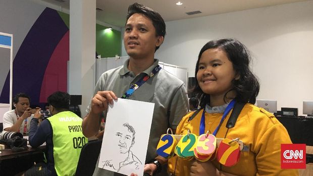 Liben bersama salah seorang model lukisannya di Asian Para Games 2018.