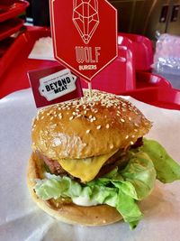 Kedai Ini Sajikan Burger Masa Depan yang Didukung Bill Gates 