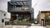 Gedung tua bekas gudang bernama 102 The Mill ini direnovasi oleh arsitektur bernama Carter Williamson menjadi rumah cantik. (Istimewa/inhabitat)