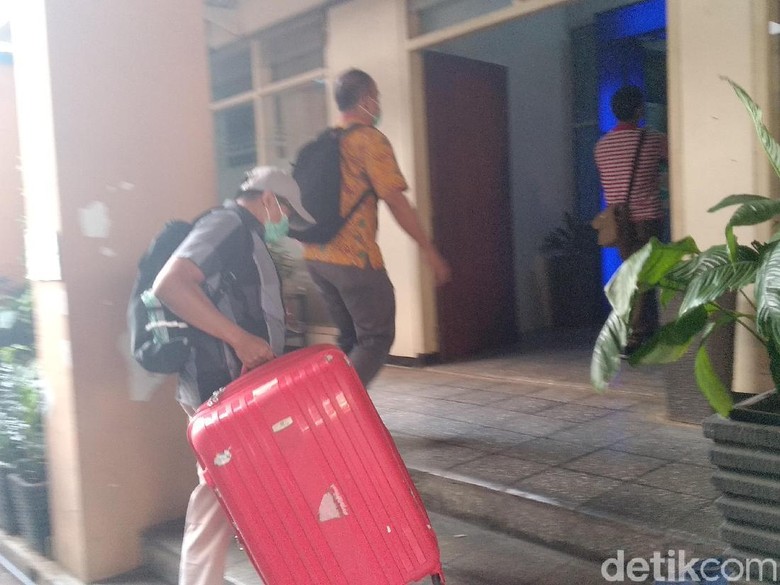 Misteri Koper Merah KPK Kala Penggeledahan di Malang, Apa Isinya ? Misteri Koper Merah KPK Kala Penggeledahan di Malang, Apa Isinya ?