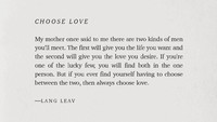 Lang Leav asal Thailand lewat akun Instagram @langleav dikenal sebagai seorang InstaPoet yang sukses meluncurkan berbagai buku kumpulan puisi Sea of Strangers.  Foto: Istimewa