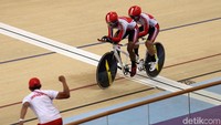 Tim pelatih memberikan semangat.