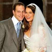 Sophie yang menikahi anggota keluarga kerajaan Inggris juga mendapatkan gelar kebangsawanan. Gelarnya adalah Lady Frederick Windsor. Namun ia masih menggunakan nama aslinya di industri entertainment.  Foto: Getty Images