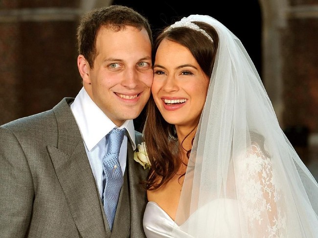 Sophie yang menikahi anggota keluarga kerajaan Inggris juga mendapatkan gelar kebangsawanan. Gelarnya adalah Lady Frederick Windsor. Namun ia masih menggunakan nama aslinya di industri entertainment.  Foto: Getty Images