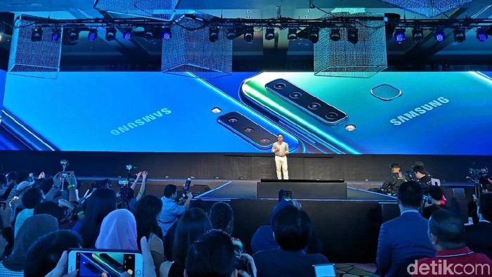 CEO Samsung DJ Koh saat peluncuran Galaxy A9 dan A7 di Kuala Lumpur. Foto: Fino Yurio Kristo/detikINET CEO Samsung DJ Koh saat peluncuran Galaxy A9 dan A7 di Kuala Lumpur. Foto: Fino Yurio Kristo/detikINET