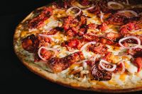 Gerai Pizza Ini Tulis Pesan untuk Gelandangan yang Ambil Makanan di Tempat Sampah