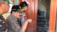Sebelum berangkat, Pakdhe Karwo, sapaan akrabnya, mengatakan langkah ini diambil guna memberi rasa aman pada masyarakat korban gempa. Ia juga berkomitmen pemerintah akan hadir untuk menyelesaikan permasalahan usai bencana secepatnya.