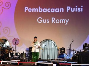 Ketum PPP Bacakan Puisi untuk Kiai dan Santri, Ini Isinya