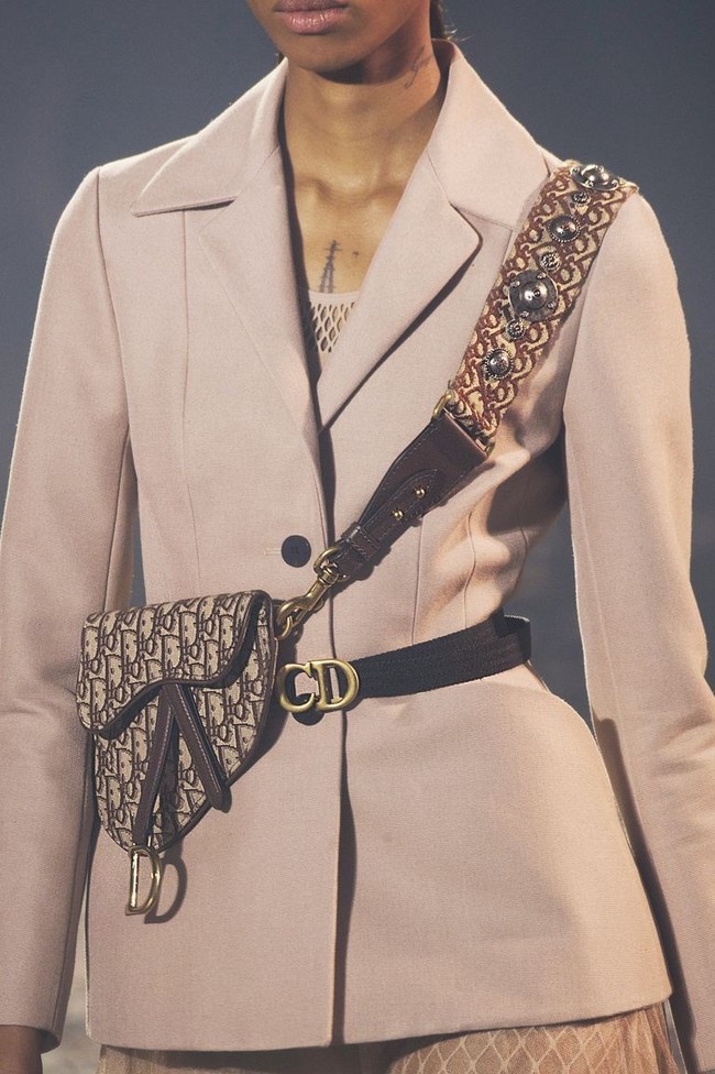Saddle bag Dior masih akan jadi favorit hingga tahun depan. Sudah punya? Dok. Getty Images