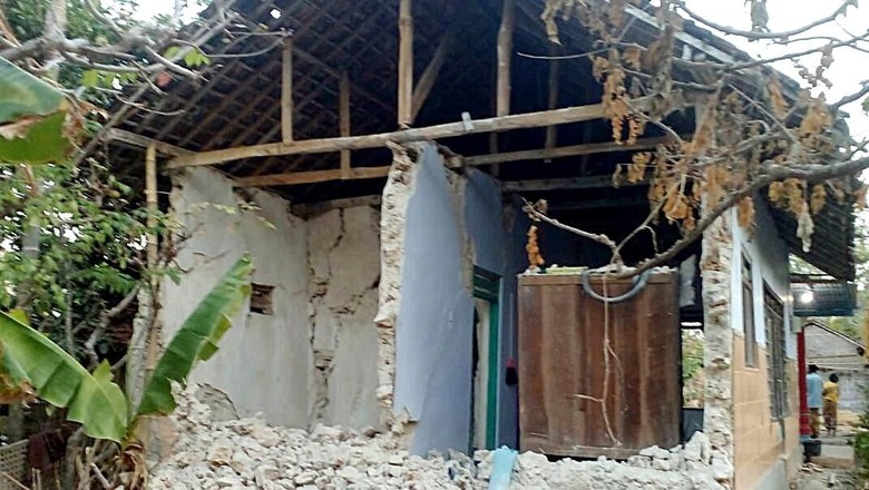 BPBD Jatim Sebut 504 Rumah Rusak Dampak Gempa Situbondo BPBD Jatim Sebut 504 Rumah Rusak Dampak Gempa Situbondo
