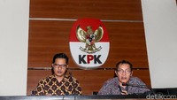Dalam konferensi pers yang digelar di Gedung KPK, Jakarta, Kamis (11/10/2018) Wakil Ketua KPK Saut Situmorang mengungkapkan Rendra Kresna menerima suap dari tersangka Ali Murtopa sekitar Rp 3,45 miliar. Sedangkan untuk kasus gratifikasi, Rendra dijerat bersama dengan seorang swasta bernama Eryk Armando Talla. Bupati Malang itu diduga menerima gratifikasi yang dianggap suap karena berhubungan dengan jabatannya.