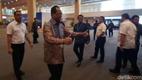 Budi mengaku ingin memberikan apresiasinya kepada para petugas yang telah bekerja keras selama menyambut kedatangan para delegasi IMF-World Bank 2018 ini.