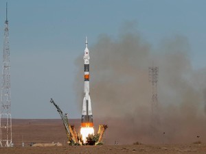 Roket Rusia Meluncur ke Luar Angkasa, Bawa 38 Satelit dari 18 Negara