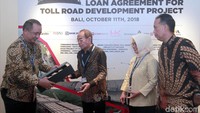 Selain kredit investasi, Hutama Karya juga mendapatkan fasilitas cash deficiency support sebesar Rp 5,2 triliun untuk memastikan kelancaran pembangunan tol tersebut.