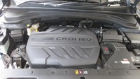 detikOto juga sempat menjajal semua mode berkendara yang sudah disematkan pada Hyundai Santa Fe. Walaupun dapur pacu tidak berubah yakni masih menggunakan mesin diesel R2.2 CRDi EVGTurbo, mode Sport membuat seolah-olah ada sedikit tenaga yang diatur ulang oleh Hyundai. Foto: Ruly Kurniawan