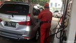 Harga Pertamax Naik, Pengendara Antre Premium di SPBU
