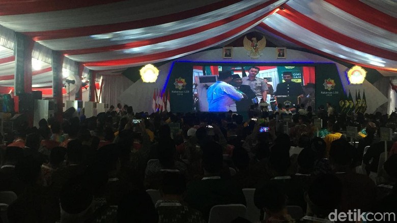 Seperti Jokowi, Prabowo Diberi Buku Pedoman Ibadah di Rakernas LDII Seperti Jokowi, Prabowo Diberi Buku Pedoman Ibadah di Rakernas LDII