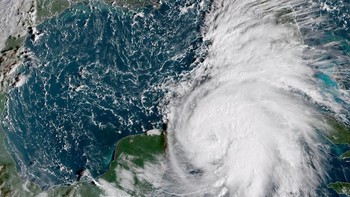 Ini penampakan Badai Michael di Teluk Meksiko pada 8 Oktober 2018 (Foto: NOAA GOES-East/Handout via REUTERS)