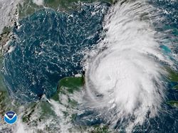 Penampakan Badai dari Citra Satelit