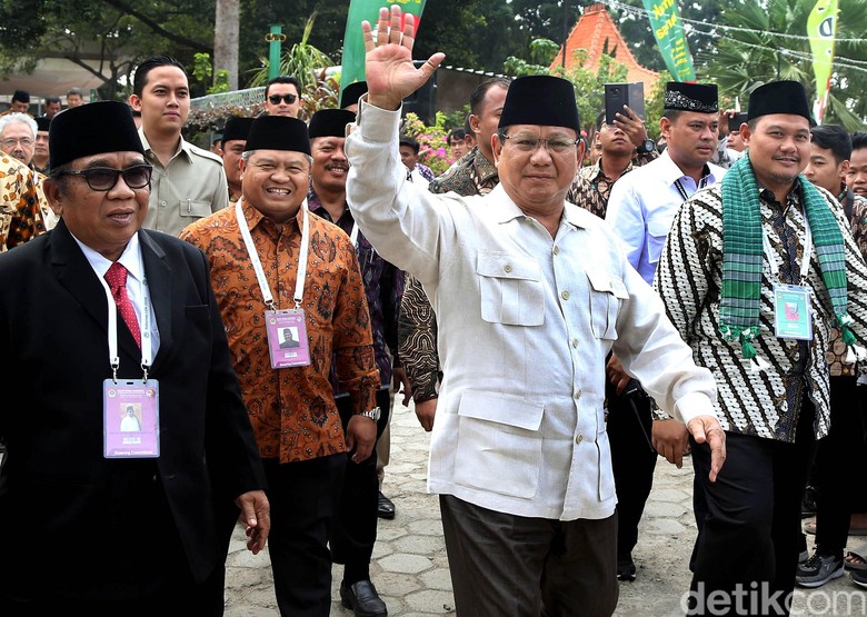 Apa yang Salah dengan Kostum Prabowo? Apa yang Salah dengan Kostum Prabowo?