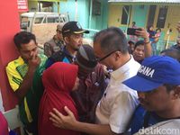Agus bertemu warga.