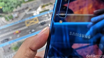 Kemudian kamera dengan ultra-wide 120 derajat dengan resolusi 8MP. Terakhir kamera 5MP dengan depth sensor untuk mengatur efek bokeh. (Foto: detikINET/Fino Yurio Kristo)