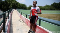 Asian Para Games, yang bergulir 6-13 Oktober di Jakarta, ini menjadi debutnya. Dia bangga bukan main.