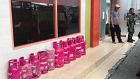 Untuk trade-in, cukup menukarkan elpiji 3 Kg ke Bright Gas 5,5 Kg dan membayar Rp 80 ribu, sedangkan untuk Bright Gas 12 Kg membayar Rp 150 ribu. Pool/Pertamina.