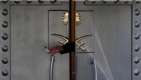 Dia meninggalkan Arab Saudi pada bulan September 2017, setelah berbeda pendapat dengan penguasa kerajaan Arab Saudi. Dari luar negeri, dia menyebarkan pandangan kritis terhadap pemerintah Saudi lewat kolomnya di koran Amerika Serikat, Washington Post. (Foto: Dok. REUTERS/Murad Sezer)