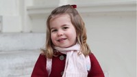 Siapa sangka ternyata gelar anak-anak terkaya justru diraih oleh sang adik yakni Putri Charlotte yang ditaksir akan mewarisi harta senilai 5 miliar USD atau senilai Rp 76,2 triliun. Hal itu disebabkan oleh gaya busananya yang memberikan efek di dunia fashion seperti sang ibu, Kate Middleton. Dok. Instagram/kensingtonroyal