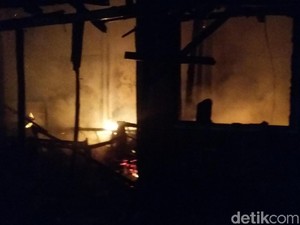 Pasar Induk Bondowoso Terbakar, Puluhan Stan Ludes Dilalap Api