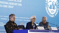 Menurut Lagarde jika ketegangan ini masih terus terjadi maka berpotensi mengganggu pertumbuhan ekonomi dunia. 