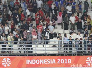 Terpesona Jendi Dkk, Penonton Heboh di Stadion Akuatik