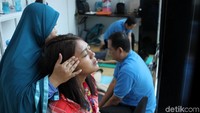 Seorang wartawan wanita dipijak oleh pemijat wanita, Kamis (11/10/2018).
