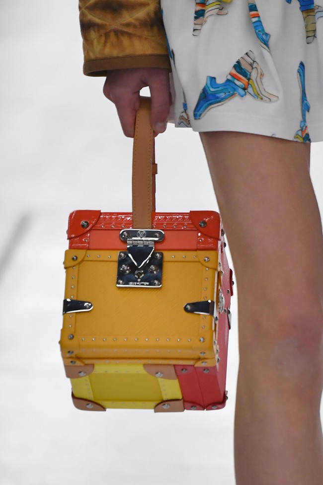 Tas berbentuk struktural menjadi jagoan Louis Vuitton untuk 2019. Dok. Getty Images