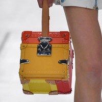Tas berbentuk struktural menjadi jagoan Louis Vuitton untuk 2019. Dok. Getty Images