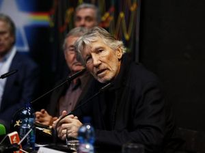 Roger Waters Sebut James Hetfield Brengsek, Metallica Kena Cancel Dunia?