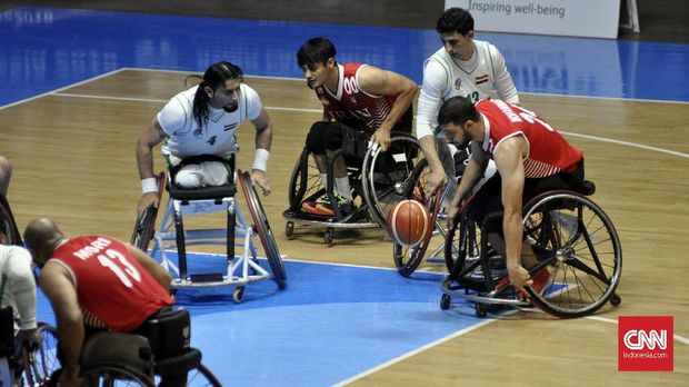 Bola basket kursi roda punya tingkat kesulitan yang tinggi karena atlet harus menggerakan kursi roda, mendribble bola, dan melakukan tembakan ke ring.