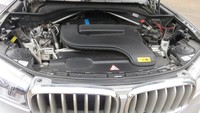 Berbeda dari versi konvensional, BMW X5 Plug in hybrid memiliki motor elektrik dan sebuah baterai yang membuatnya menjadi lebih hemat. Dapur pacu tersebut dipadukan oleh mesin konvensional berkapasitas 2.0 liter TwinPower Turbo bertenaga 245 Tk dengan torsi puncak 350 Nm.