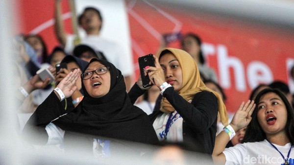 Heboh Penonton di Stadion Akuatik