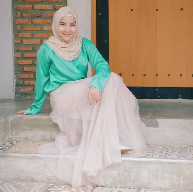 Siapa bilang cantik hanya untuk wanita bertubuh tinggi? Tampil stylish berlaku untuk semua bentuk tubuh, termasuk Anda yang bertubuh mungil. Foto: Instagram/tasyanurmedina