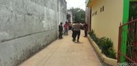 Lokasi pria tewas bersimbah darah.