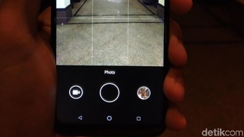Ponsel ini juga punya fitur unik bernama bothie. (Foto: detikINET/Muhamad Imron Rosyadi)