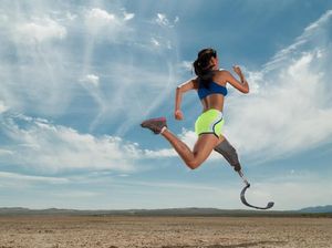Kehilangan Kaki karena Kanker, Ibu Ini Lomba Lari Pakai Kaki Buatan