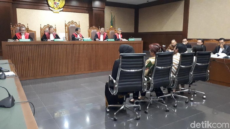 Eni Saragih Ngaku Diminta Novanto Kawal Proyek PLN Eni Saragih Ngaku Diminta Novanto Kawal Proyek PLN