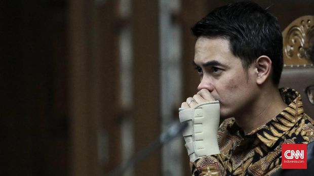 Gubernur nonaktif Jambi Zumi Zola di Pengadilan Tipikor Jakarta, 11 Oktober.