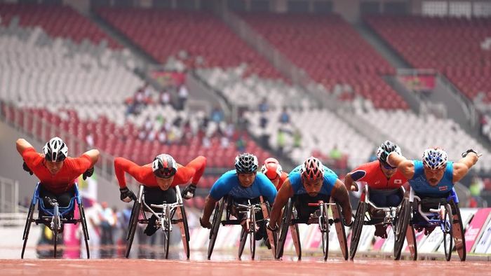 Para atlet Para Atletik putra sedang bertanding di lintasan 1500M Men T53/54 babak final Asian Para Games 2018 di Stadion Utama Gelora Bung Karno, Senayan Jakarta, Kamis, 11 Oktober 2018. (Dewi Nurcahyani/INAPGOC) Para atlet Para Atletik putra sedang bertanding di lintasan 1500M Men T53/54 babak final Asian Para Games 2018 di Stadion Utama Gelora Bung Karno, Senayan Jakarta, Kamis, 11 Oktober 2018. (Dewi Nurcahyani/INAPGOC)