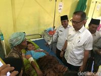Agus meninjau korban luka di Puskesmas Kecamatan Gayam.