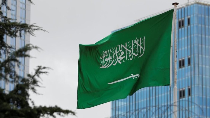 A Saudi flag flutters atop Saudi Arabias consulate in Istanbul, Turkey October 8, 2018. REUTERS/Murad Sezer